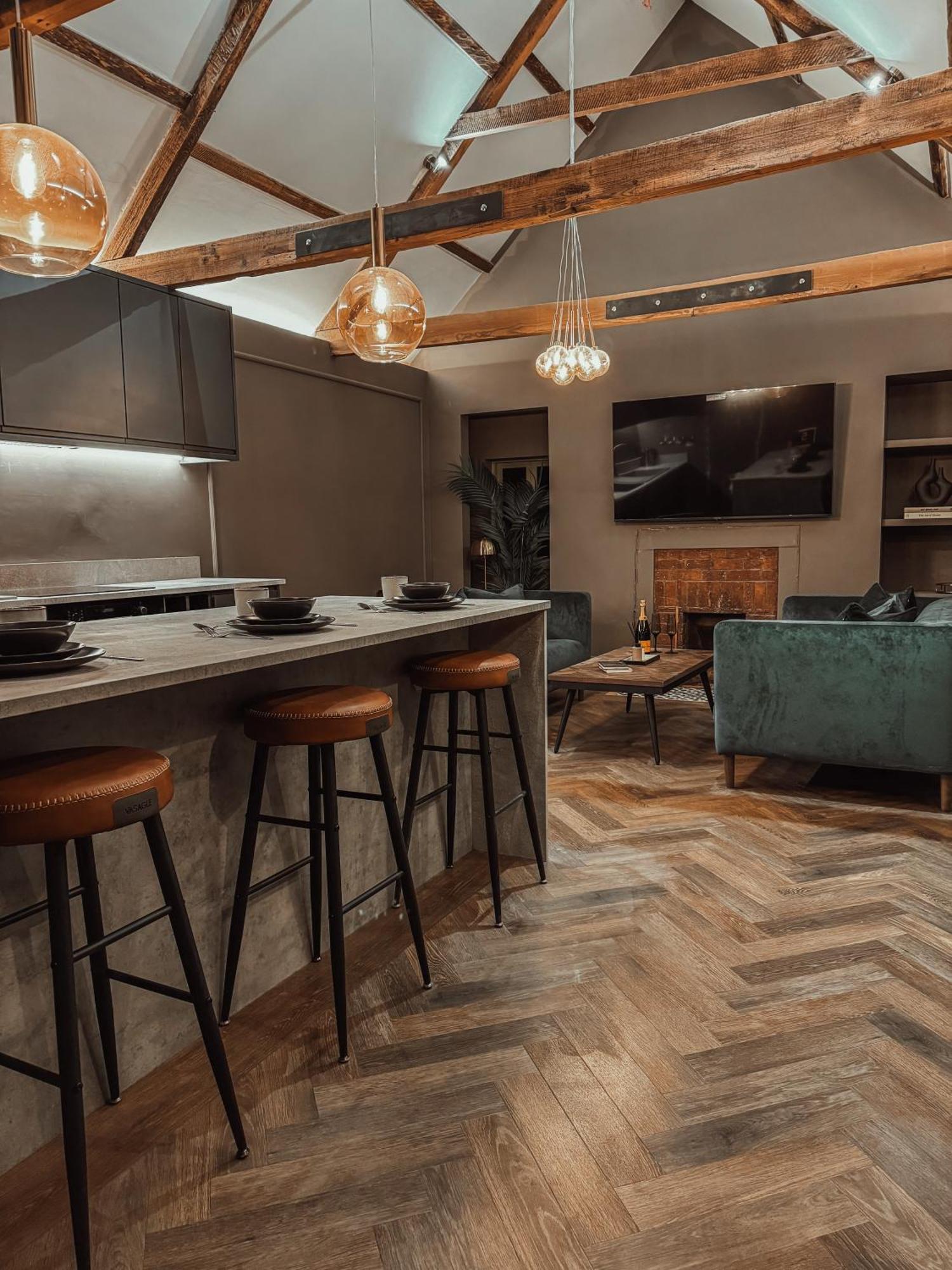Magistrates Penthouse Suite - Town Centre Apartments With Spa Morpeth Eksteriør bilde