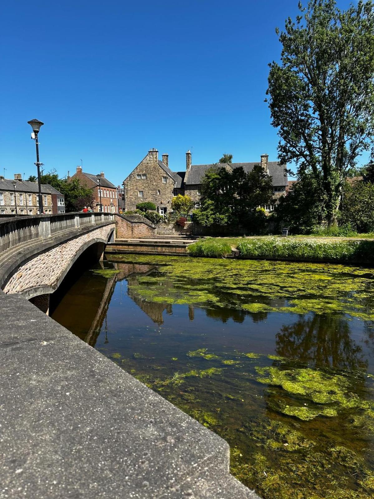 Magistrates Penthouse Suite - Town Centre Apartments With Spa Morpeth Eksteriør bilde